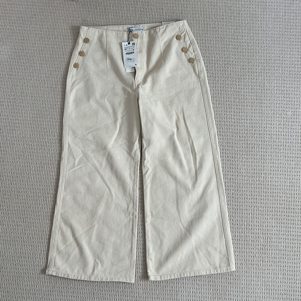 New with Tags!  Women’s wide leg cream jeans from Zara.